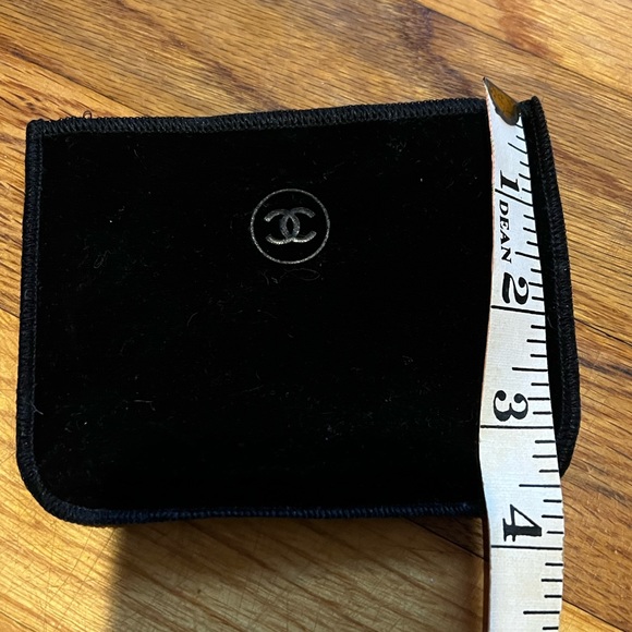 Chanel compact sleeve NWOT - Picture 5 of 5